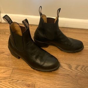 Black heeled Blundstone boot